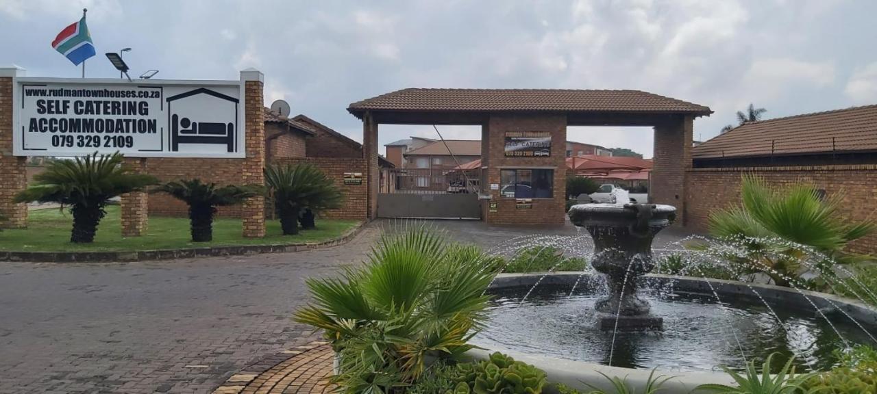 בוקסבורג Rudman Townhouses Self-Catering Accommodation מראה חיצוני תמונה